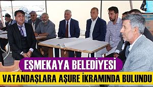 EŞMEKAYA BELEDİYESİ VATANDAŞLARA AŞURE İKRAMINDA BULUNDU