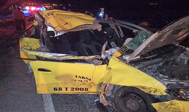AKSARAY'DA OTOMOBİL TRAKTÖRE ARKADAN ÇARPTI: 2’Sİ AĞIR 3 YARALI