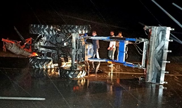 ŞİDDETLİ YAĞMUR AKSARAY YOLUNDA KAZAYA NEDEN OLDU 2 KİŞİ YARALANDI