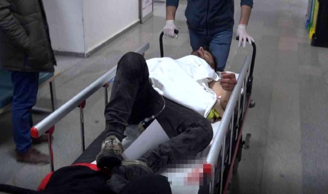 Aksaray'da Gençlerin alacak verecek kavgası kanlı bitti: 1 ağır yaralı