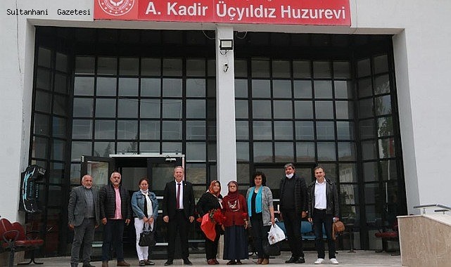 İYİ PARTİLİLER ANNELER GÜNÜ'NDE HUZUR EVİNDEYDİ