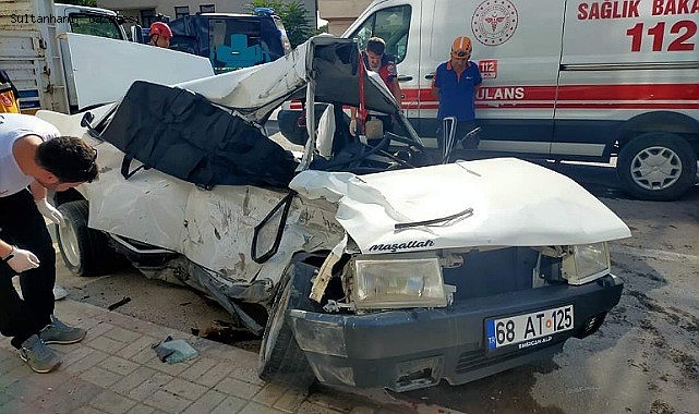 AKSARAY'DA OTOMOBİL PARK HALİNDEKİ KAMYONA ÇARPTI ,2 ÖLÜ
