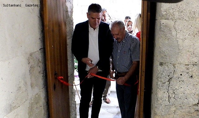SULTANHANI KERVANSARAYINDAKİ "SINIRLARDAKİ DERİ'N DOKUMALAR; TÜRKİYE" SERGİSİNE YOĞUN İLGİ
