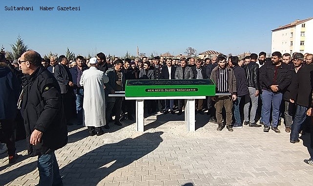TRAFİK KAZASINDA YAŞAMINI YİTİREN GEZGİNÇ AİLESİ EŞMEKAYA'DA TOPRAĞA VERİLDİ