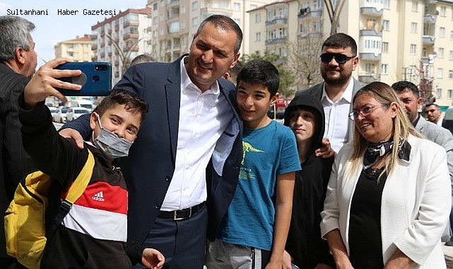 TURAN YALDIR'I KARŞISINDA GÖREN GENÇLER: SEN YÜRÜ ARKANDAN BİZ DE YÜRÜYORUZ