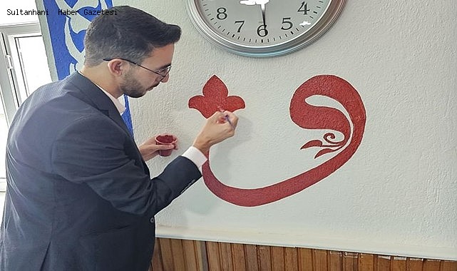 SULTANHANI'NDA GÖREV YAPAN GENÇ İMAM CAMİLERE NAKKAŞLIK SANATINI UYGULAYARAK GÜZELLEŞTİRİYOR