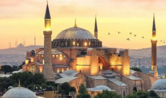 Ayasofya müzeye mi çevrildi? İddialara İletişim'den yanıt!