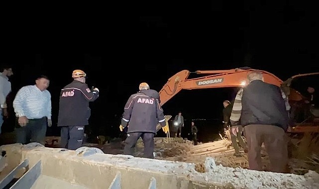 AKSARAY'DA ŞİDDETLİ YAĞIŞ NEDENİYLE MANDIRA ÇÖKTÜ: 750 KÜÇÜKBAŞ HAYVAN GÖÇÜK ALTINDA KALDI
