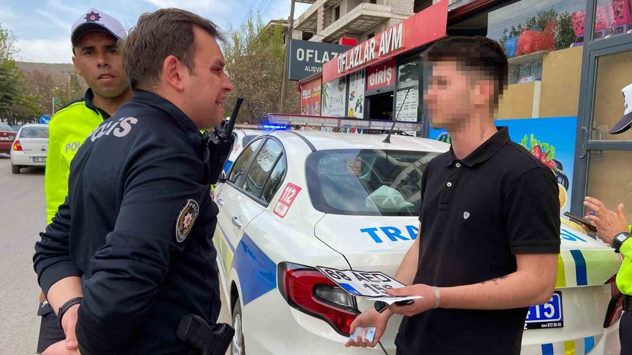 Aksaray'da Plakasız ve Kasksız Motosiklet sürücüsüne 16 bin 705 lira ceza