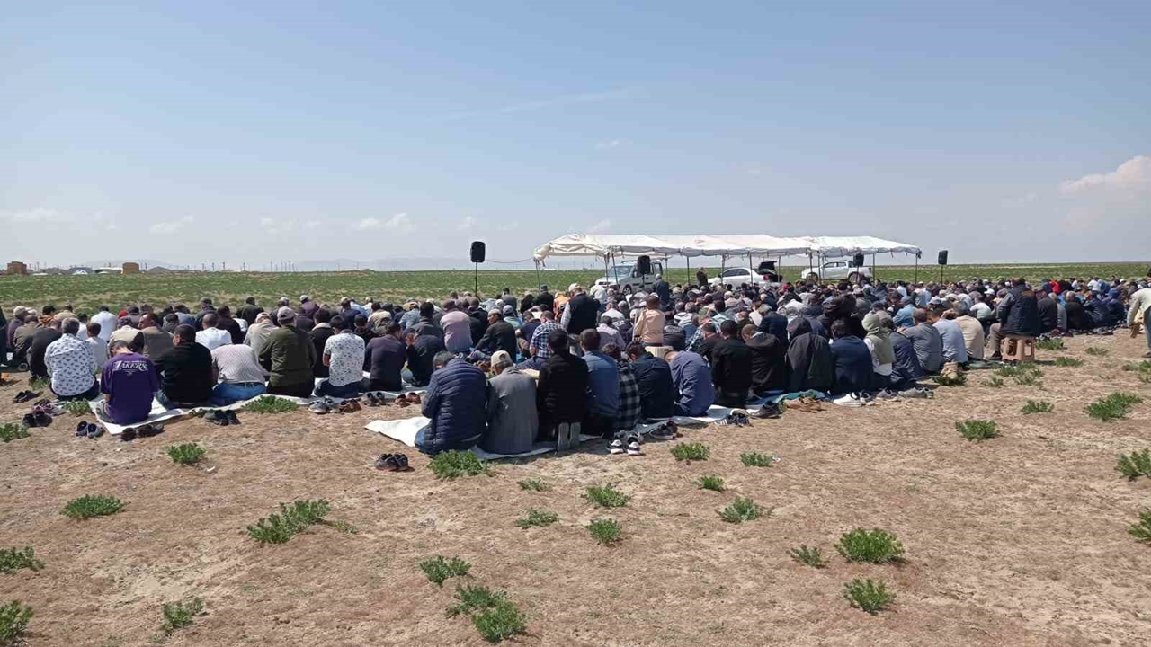 Konya Karapınar'da Kuraklık nedeniyle Yağmur Duasını çıkıldı