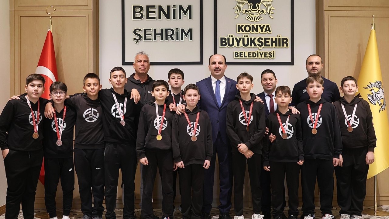 Konya'da dereceye giren öğrencilerden Başkan Altay'a ziyaret