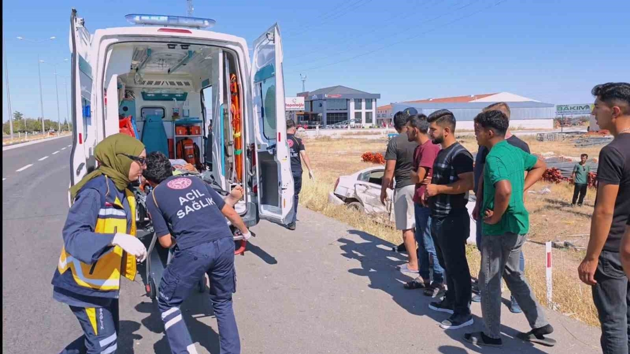 Eşmekaya'da Otomobil Şarampole düştü: 4 yaralı