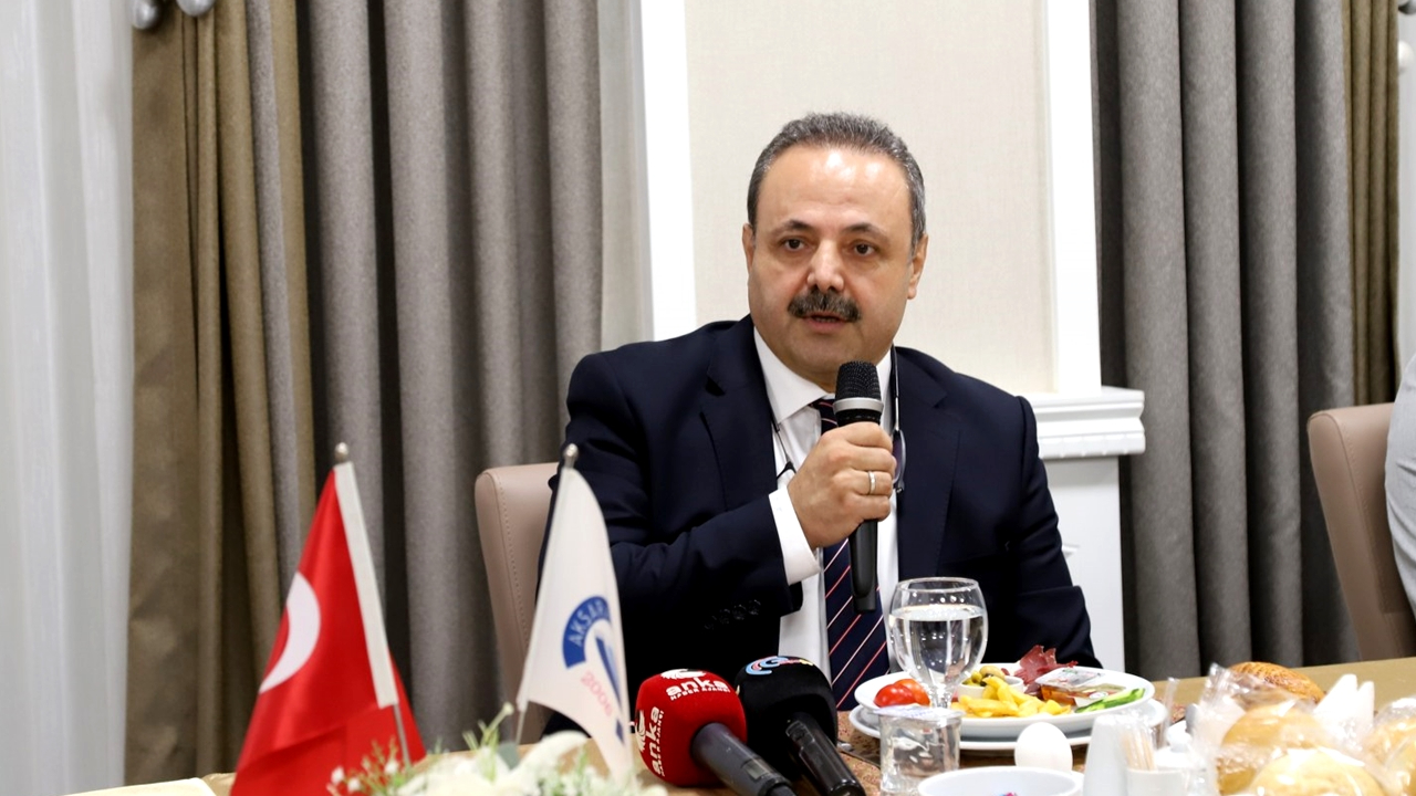 Rektör Arıbaş: "Aksaray Üniversitesi Dünyada Bir İlki Gerçekleştirecek"