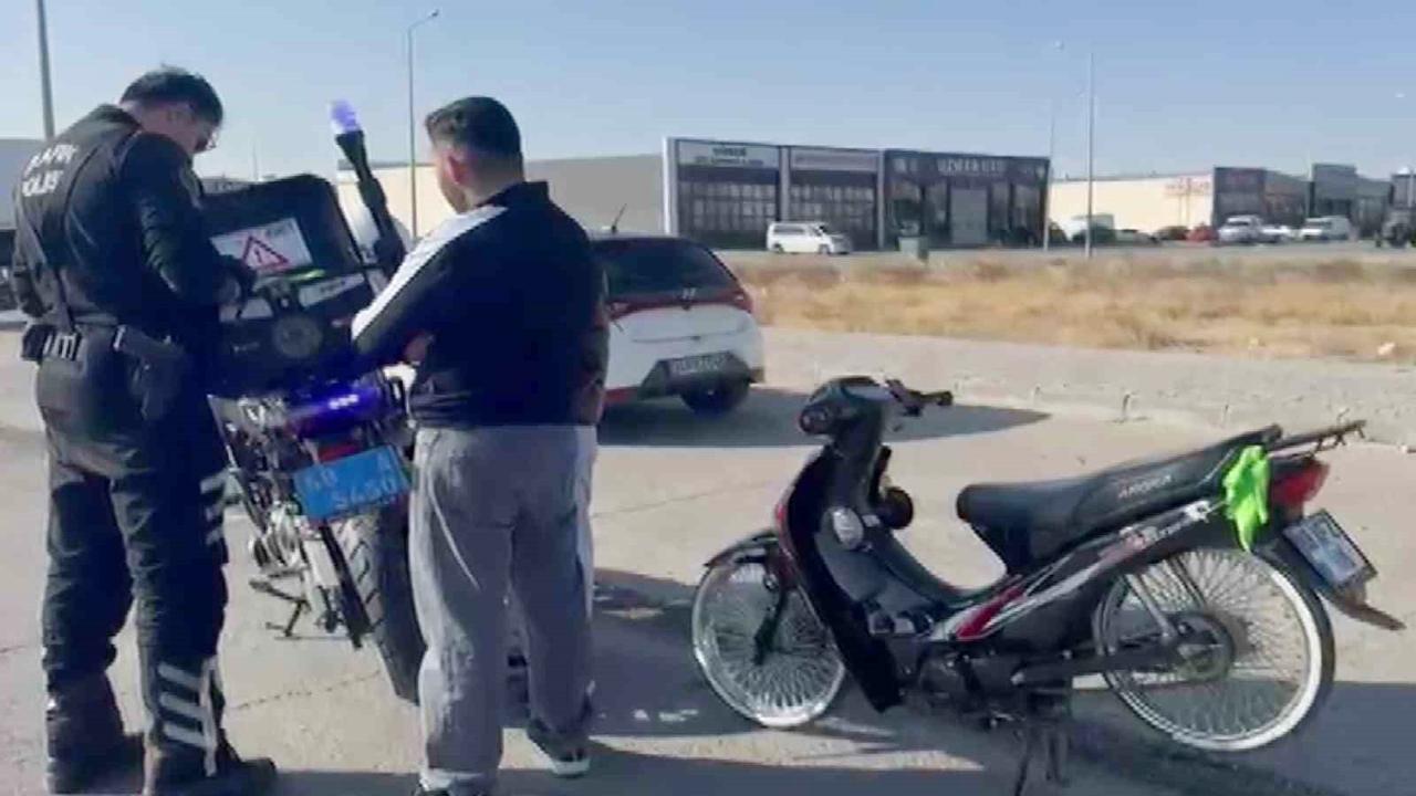 Aksaray'da Abartı egzozlu motosiklet sürücüsüne 9 bin 267 lira ceza